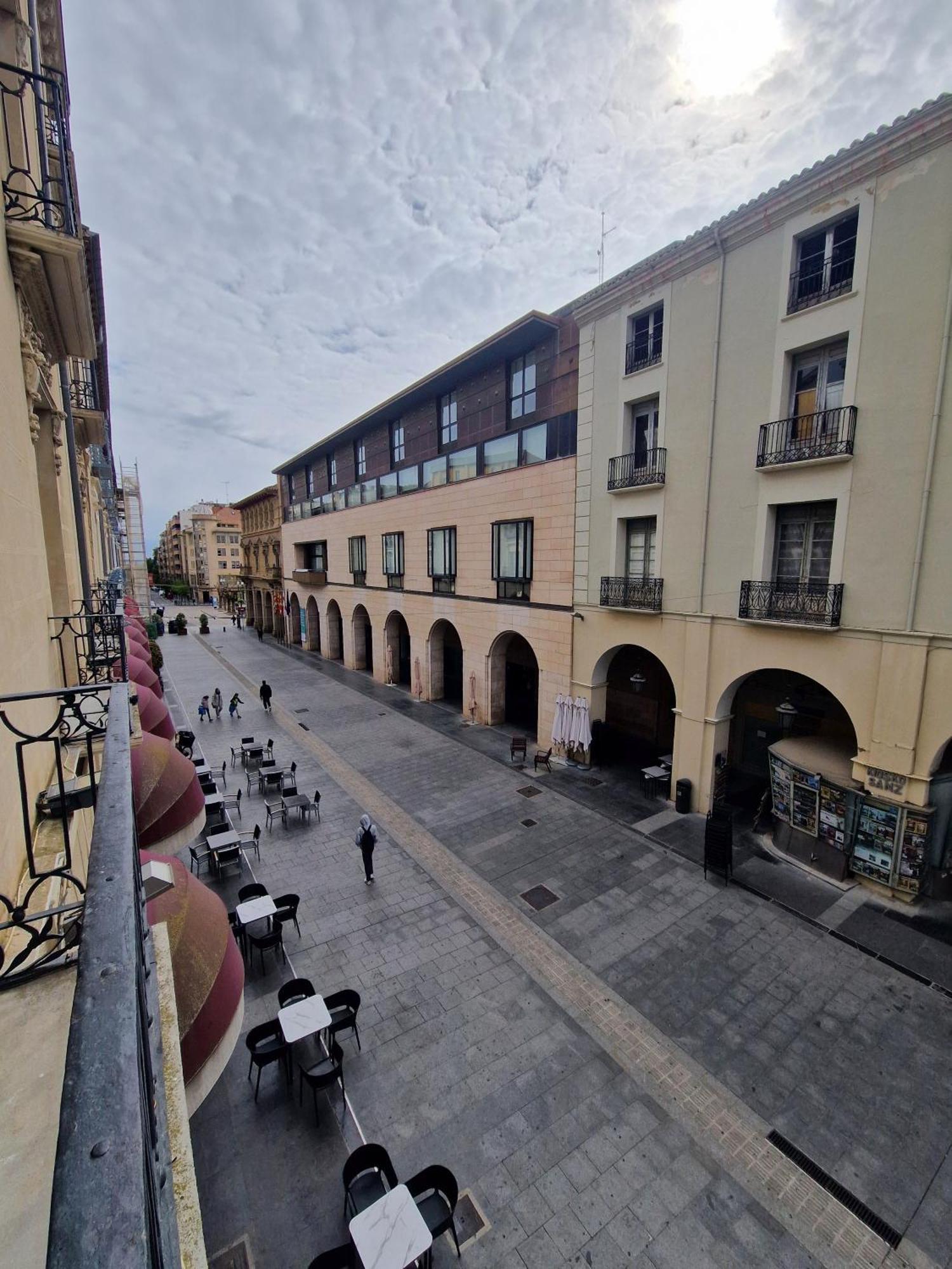 Hostal Rugaca Huesca Exterior photo
